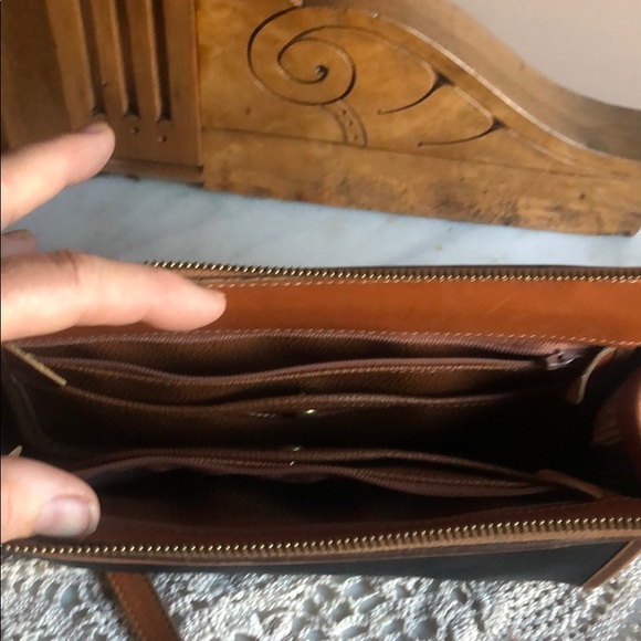 Dooney and Bourke purse - Picture 4 of 9